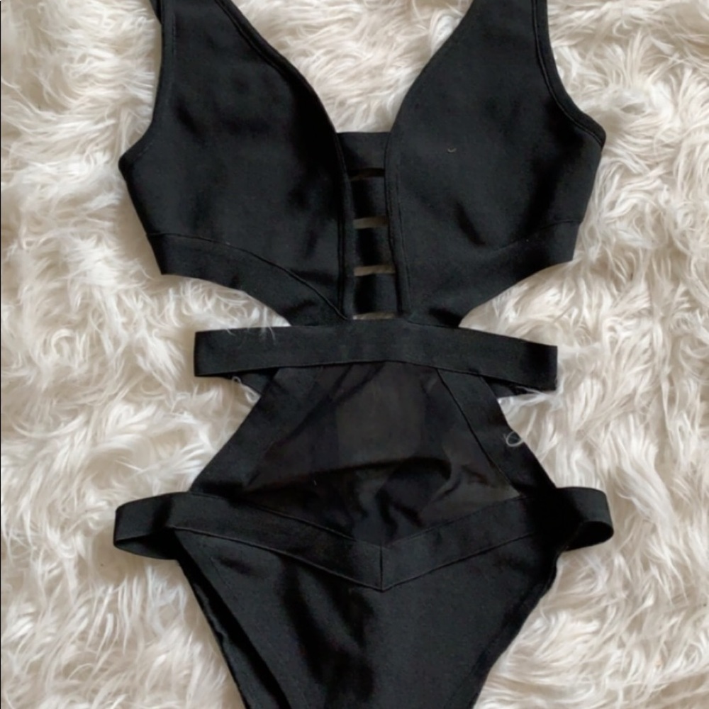 Swimsuit/bodysuit